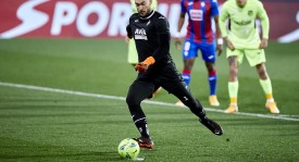 波尔图VS巴塞罗那：梅西远射制胜欧冠激战