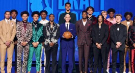 休斯顿火箭队迎NBA球星杜兰特加盟，申京归队备战新赛季